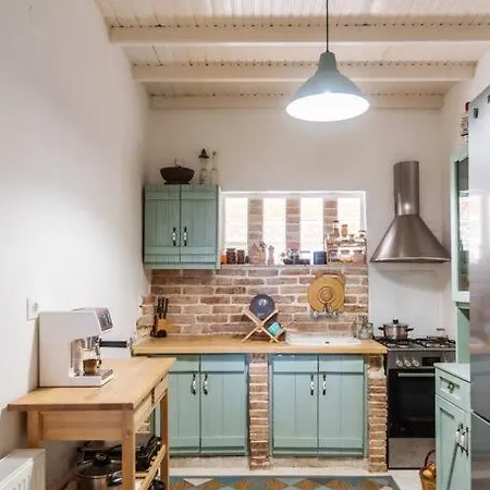 House By The Sea 公寓