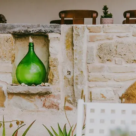 House By The Sea 公寓