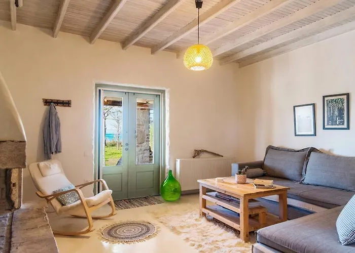 House By The Sea شقة